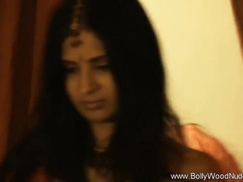 Horny Indian Diva Aniya Shows Off Her Tight Asshole