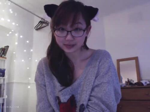Sexy Asian GF Chloe Shows Off Her Lips and Tongue for You