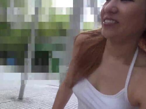 Gorgeous Asian chick Maki suck a big dick