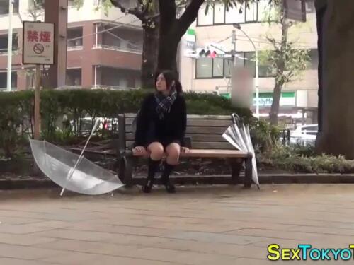 Asian student Iwu loves touching herself in the sun