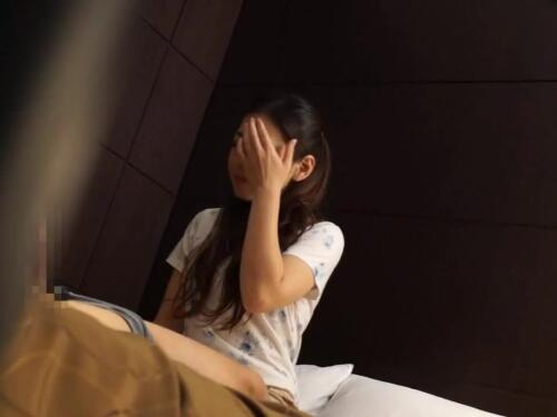 Yua relaxes with sensual massage for her man at the hotel