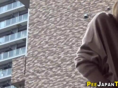 Busty Asian babe pees while voyeuring outdoor