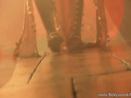 Seduced by Erotic Indian Beauty