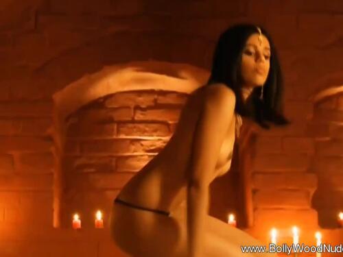 Busty Indian Stripper Priya Shows Off Her Sexy Body