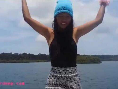 Heather gets a creampie from a sea stranger in the boat