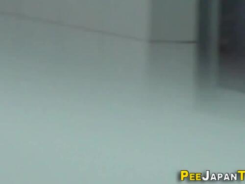 Pissing and pees for cute Japanese women