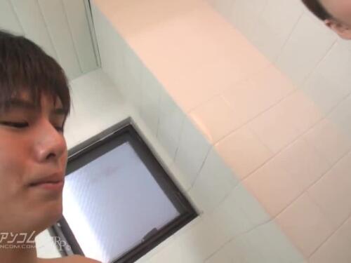 Shower Massage Hitomi Ai tries yoga before fucking